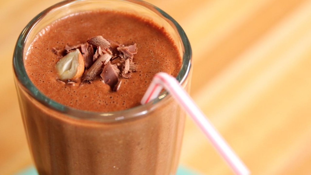 chocolate hazelnut smoothie by arielle haspel of @bewellwitharielle.com on healthination