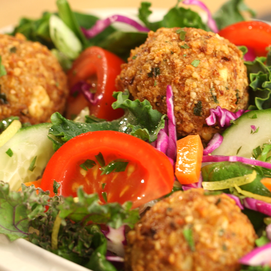 clean eating falafel salad by arielle haspel of bewellwitharielle.com for healthination