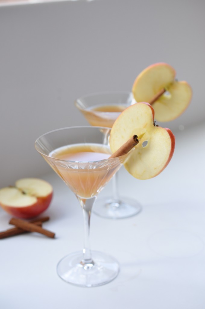 spicy spiked apple cider martinis with fresh juice from clairty juice by bewellwitharielle.com