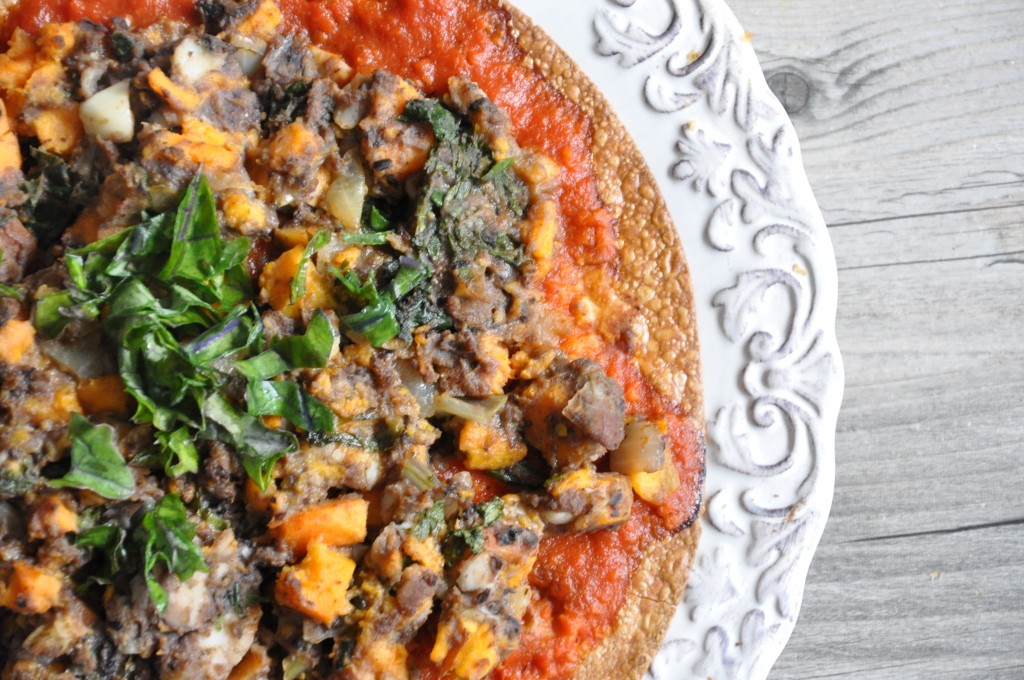 cheeseless pizza with black beans, sweet potatoes and kale. gluten free and dairy free