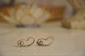 the iloveme earrings with pink organic freshwater pearls