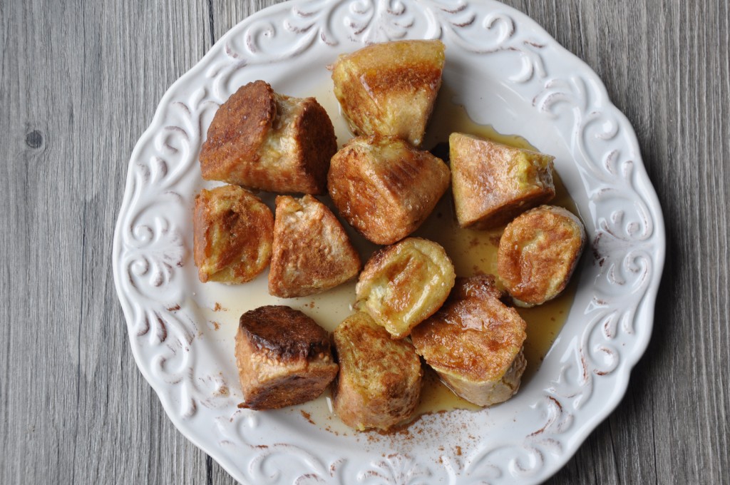 Guilt-free french toast bagel bites made with spelt. by Arielle Haspel of bewellwitharielle.com