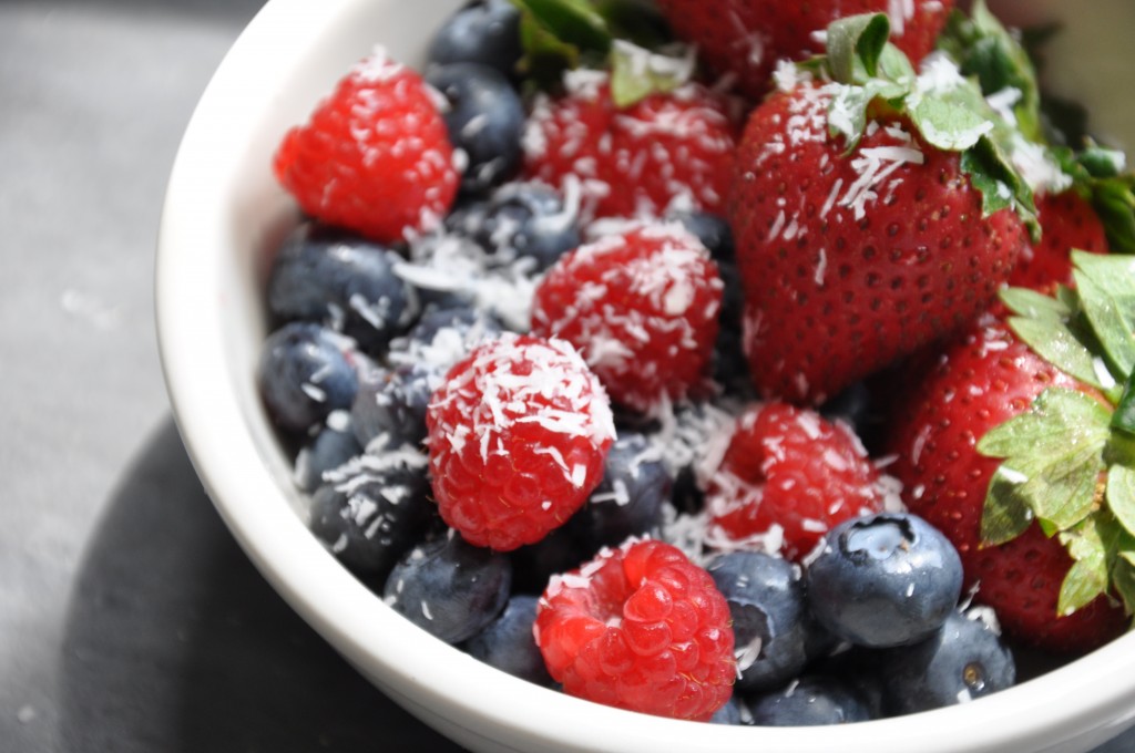 red, white and blue snack for july 4th by bewellwitharielle.com