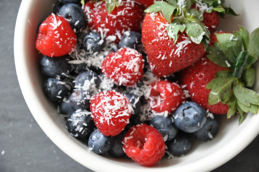 red, white and blue snack for july 4th by bewellwitharielle.com