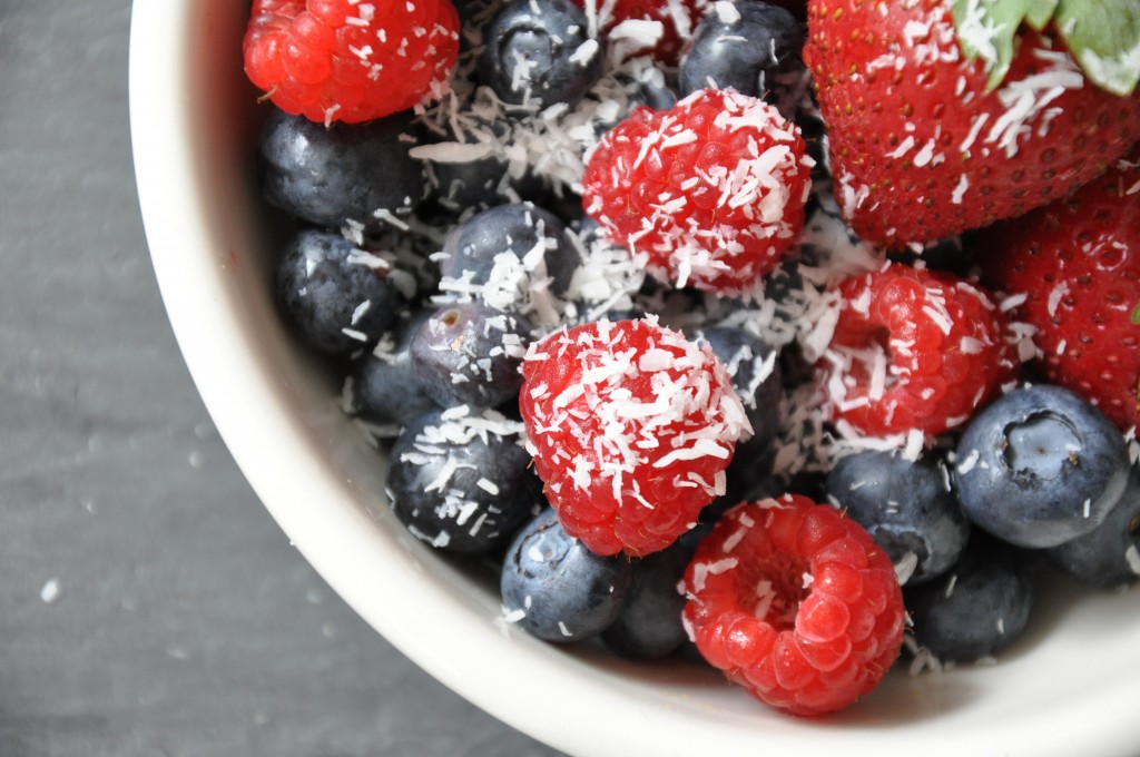 red, white and blue snack for july 4th by bewellwitharielle.com