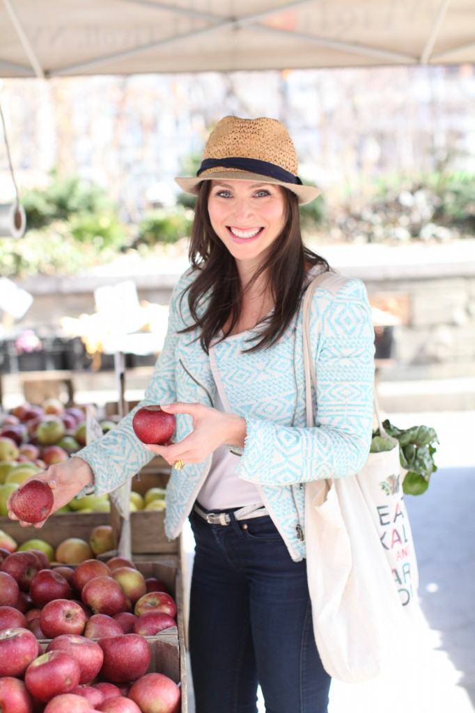 arielle haspel at farmers market with apple